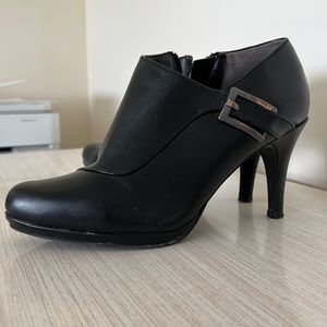 LifeStride memory foam zipper bootie